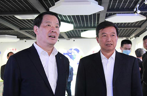 中建材總裁、中國工程院院士彭壽一行蒞臨鵬飛集團(tuán)考察